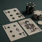 Pai Gow Poker Tisch mit Karten und Chips